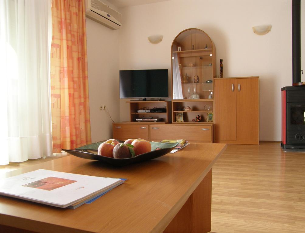 Apartment Затон Екстериор снимка