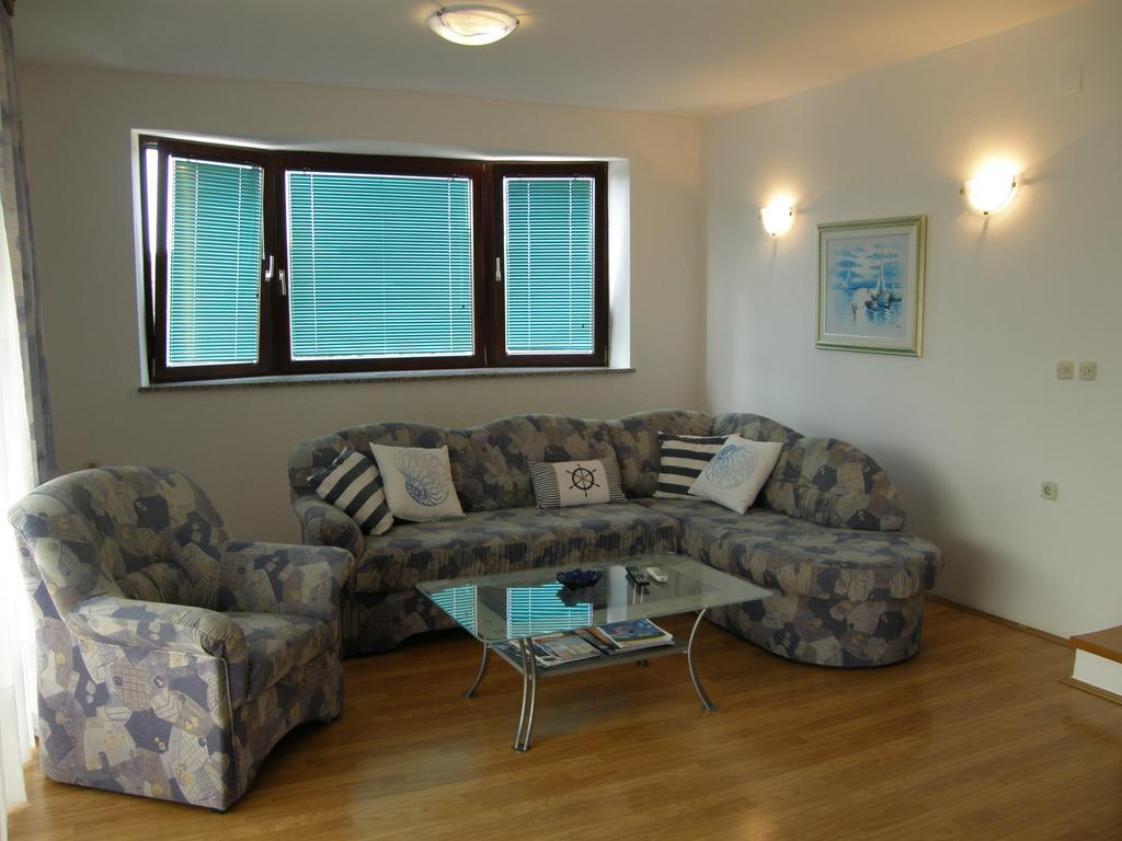 Apartment Затон Екстериор снимка