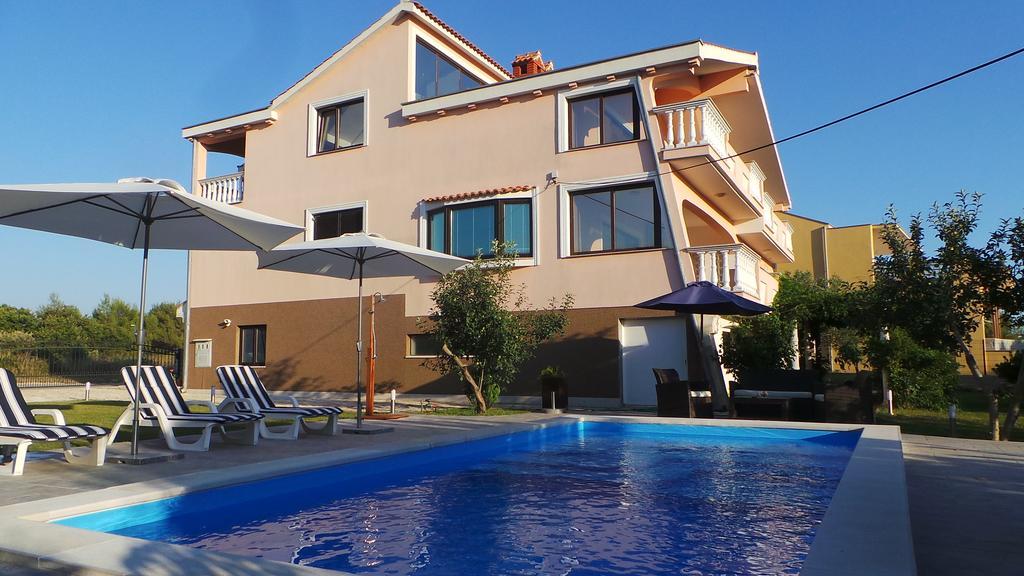 Apartment Затон Екстериор снимка