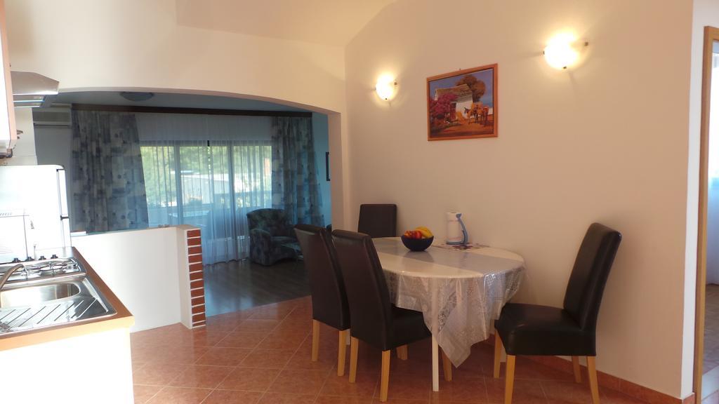 Apartment Затон Екстериор снимка