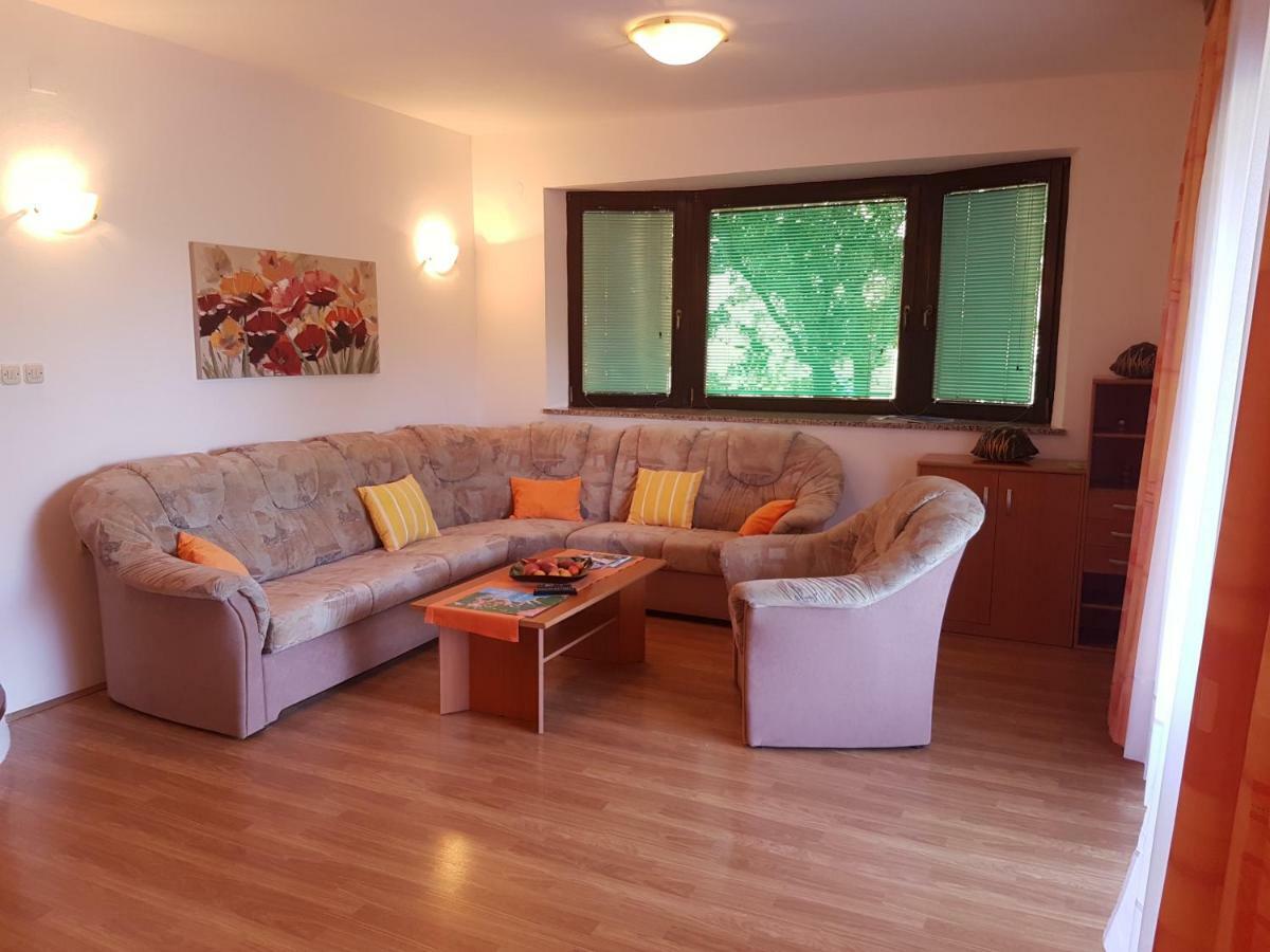 Apartment Затон Екстериор снимка